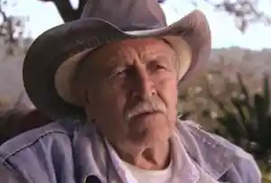 De tequila hasta los huesos logo